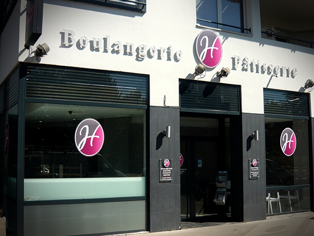 Logos et Lettres en PVC 10, 19, 30 mm : Personnalisation et Installation Polyvalente