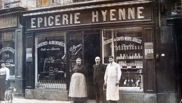 L'Ère Industrielle : Naissance de la Publicité Moderne