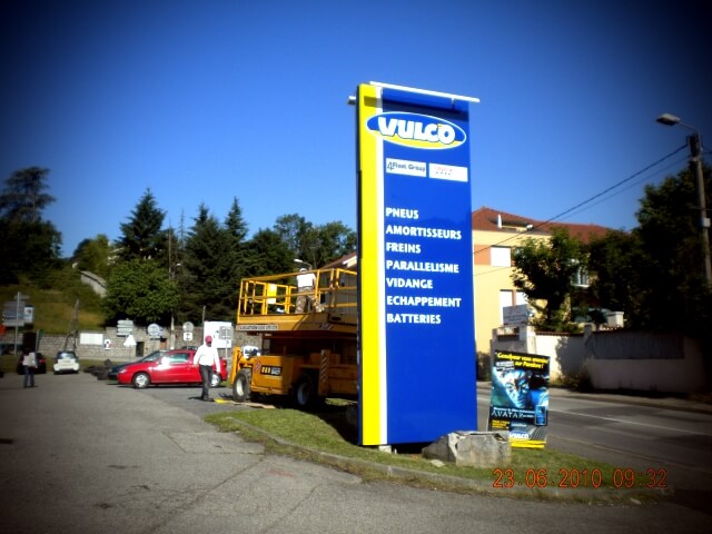 Totems publicitaires