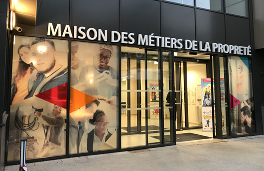 Communication Impactante avec des Décors Adhésifs Personnalisés