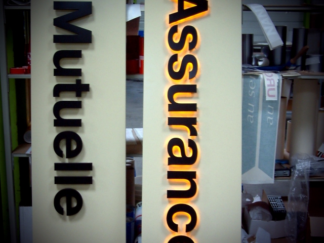 Enseigne LED Assurance