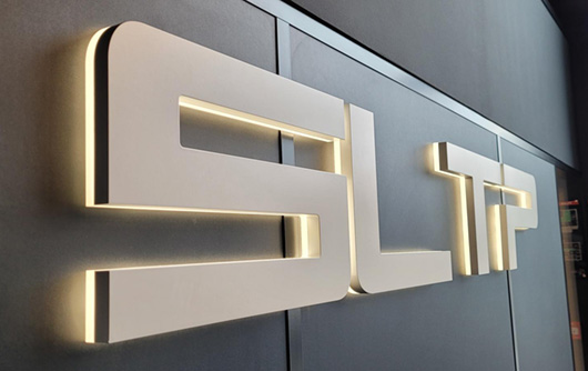 Lettres Relief Alu : La Solution Idéale pour Commerces, Bureaux et Bâtiments Industriels