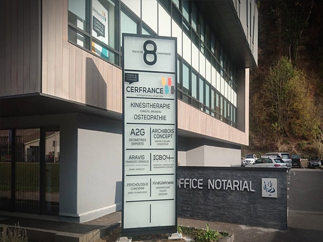 Enseigne totem lumineux CER France